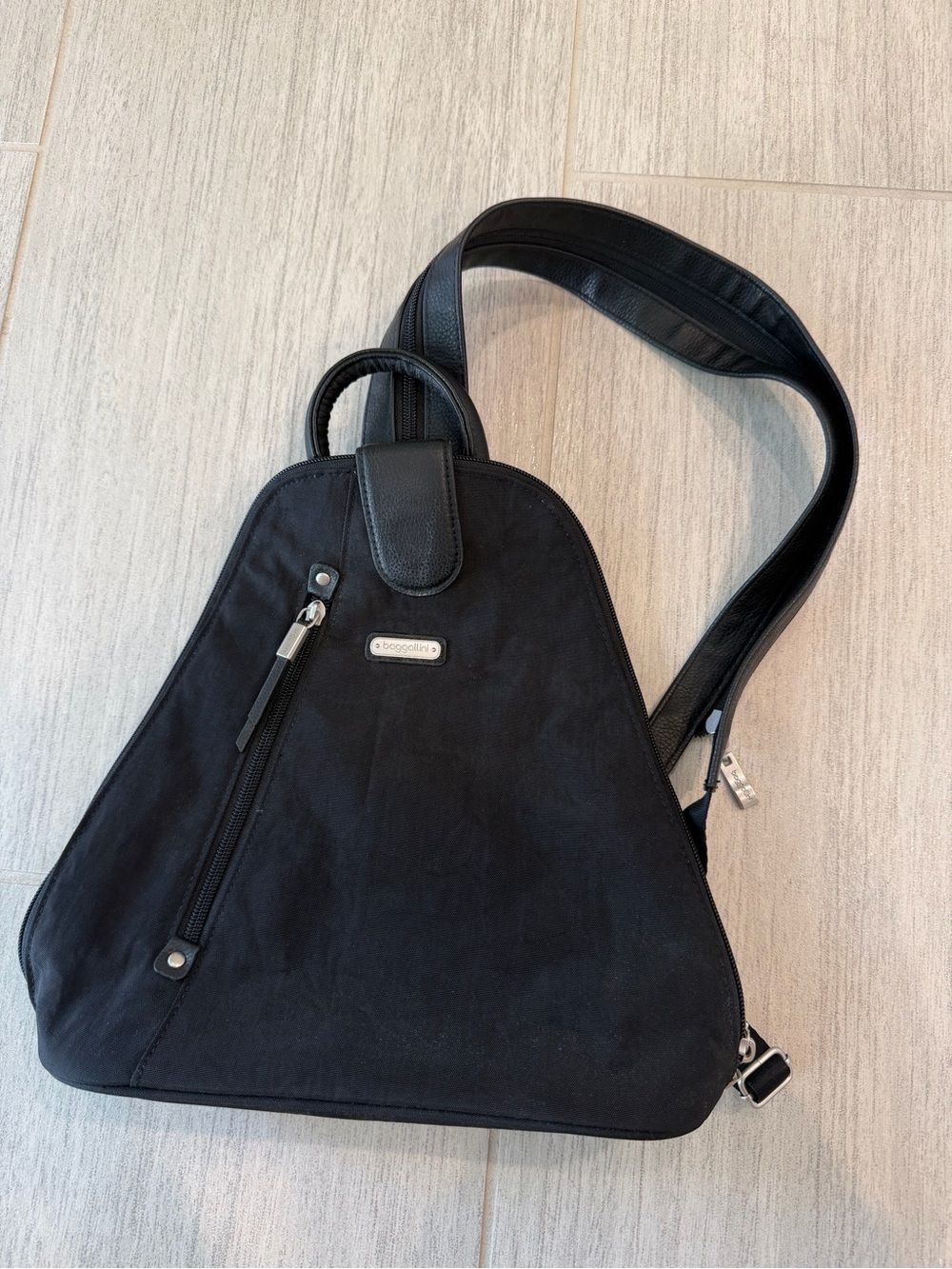 Baggallini Black Triangle Sling Crossbody Bag